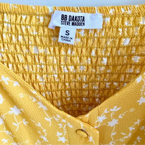 BB Dakota Steve Madden Yellow Crepe Flutter Sleeve Dress Size Small - Picture 3 of 6
